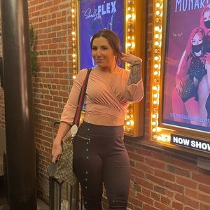 Meet your Posher, Caroline